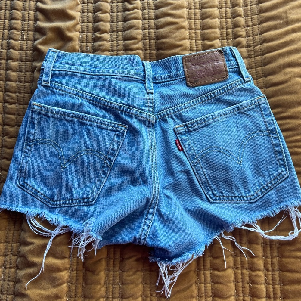 Woman’s size 24 Levi 501 shorts.